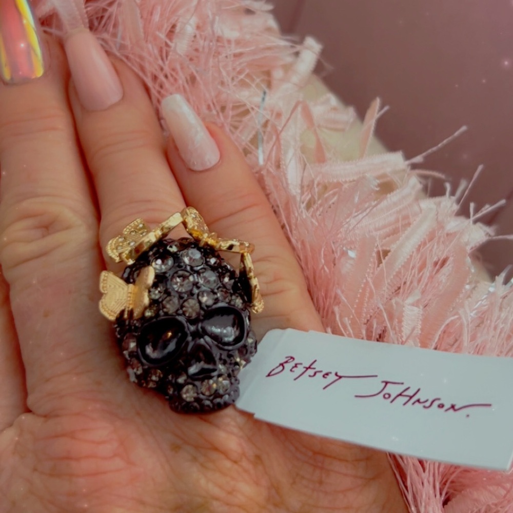 💀NWT Iconic Betsey Johnson Black Skull Ring with Gold butterflies, Sz 7.